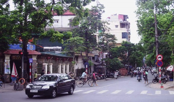 cua hang thuc pham bo duong nutri vn tren pho cua bac